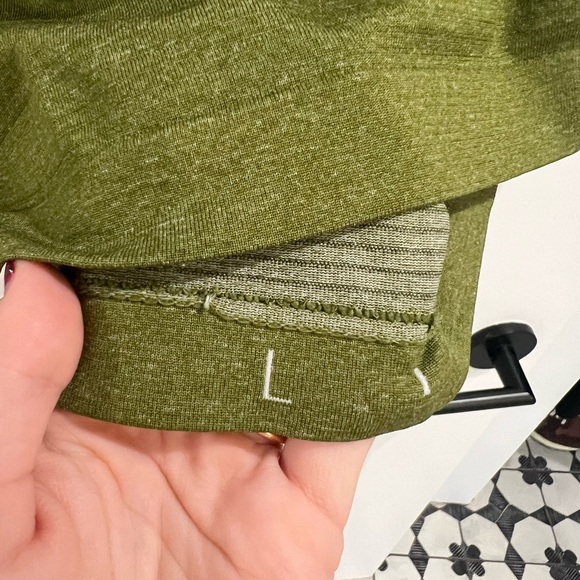 LuluLemon Men’s Metal Vent Tech Short Sleeve Shirt - large - Picture 3 of 4